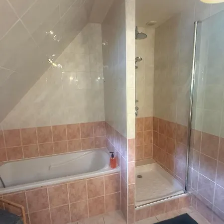 Hébergement de vacances Le Hameau De Milyann La Moucharde 11 People