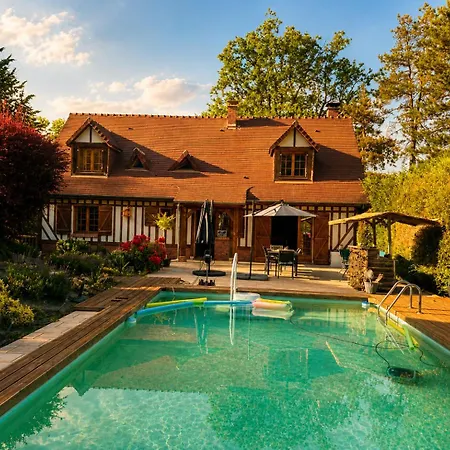 Le Hameau De Milyann La Moucharde 11 People Hébergement de vacances