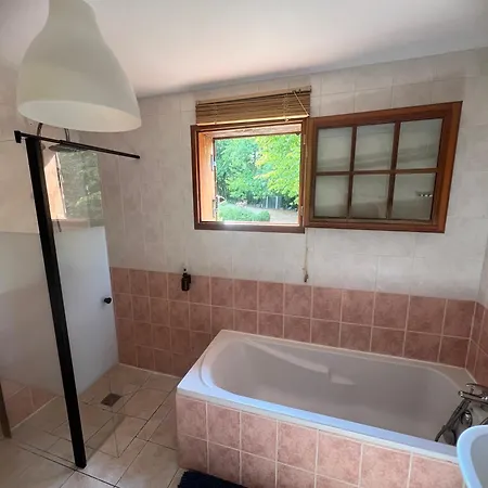 Hébergement de vacances Le Hameau De Milyann La Moucharde 11 People *